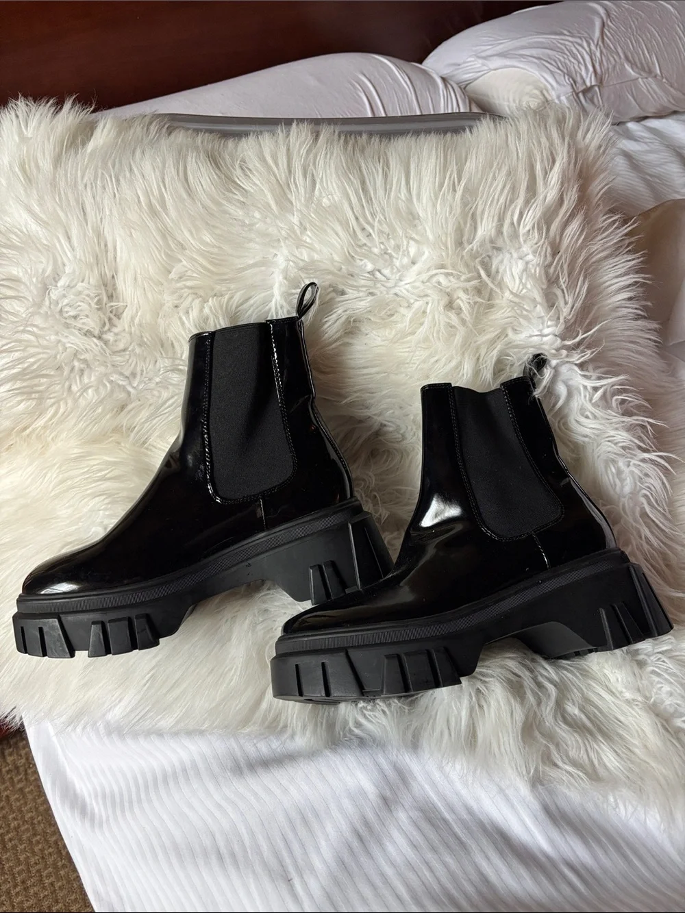 Chinese Laundry Black Patent Jenny Lug Sole Boots Size 7.5